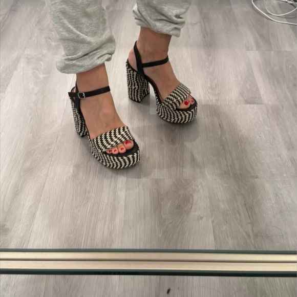 PLATFORM HEELS - Picture 3 of 3